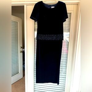 R&m Richard’s dark blue velvet evening dress size 8‎